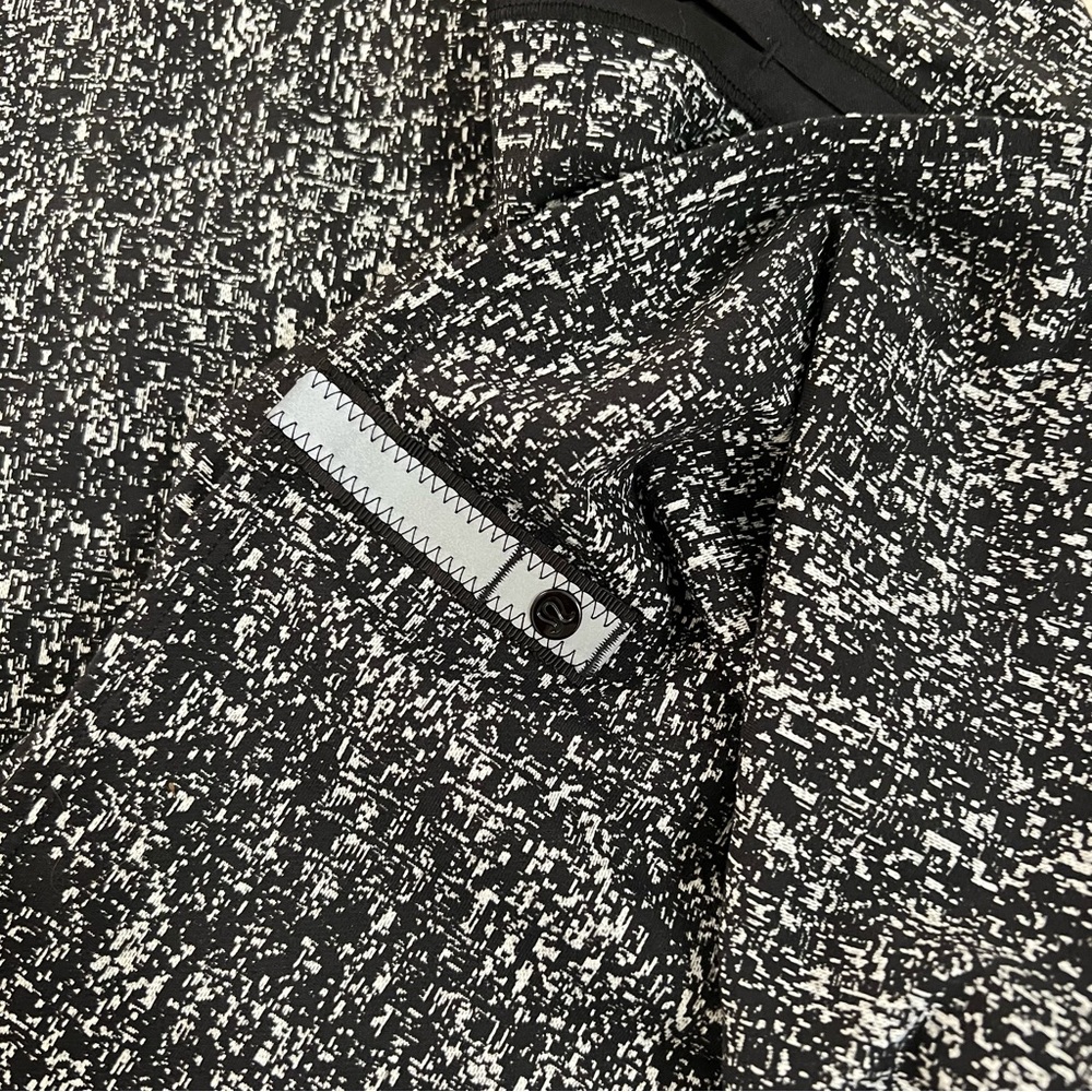 Lululemon Vinyasa Wrap Luon Jacquard
Black White One Size - Picture 5 of 8